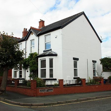 Laurels Bed & Breakfast Oswestry Exterior photo