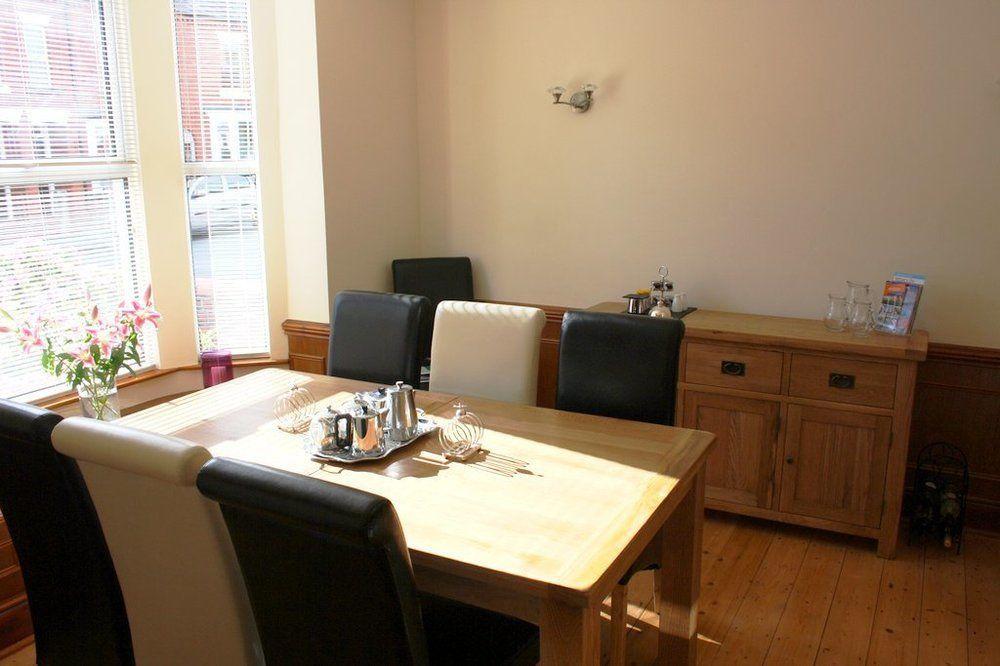 Laurels Bed & Breakfast Oswestry Exterior photo
